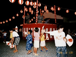 盆踊りで踊られていた「扇子踊り」