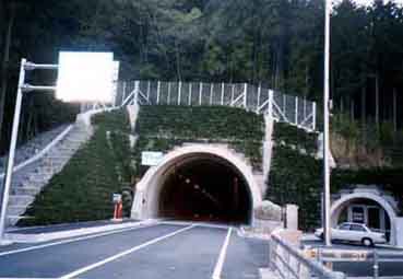 新寒風山トンネル（高知県側）