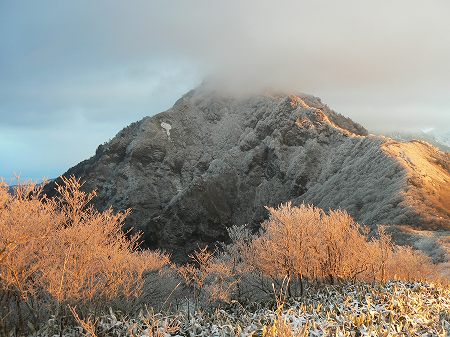 桑瀬峠付近から見た冬の寒風山